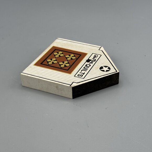 1991 Ada Mae's Quilt Barn Cat's Meow OH Amish Series Wooden Village Shelf Sitter - Picture 5 of 9